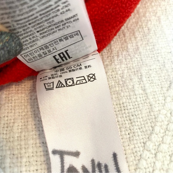 GAP Shark Hat Kids S/M in Grey Fleece Outer & Red Inner with Ear Flaps - Picture 7 of 8